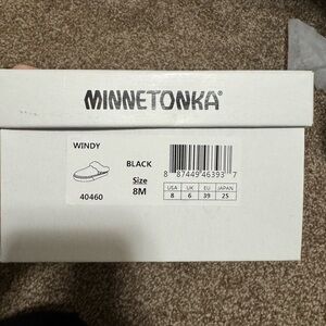 Minnetonka Windy Slip-On Clog Box - Black